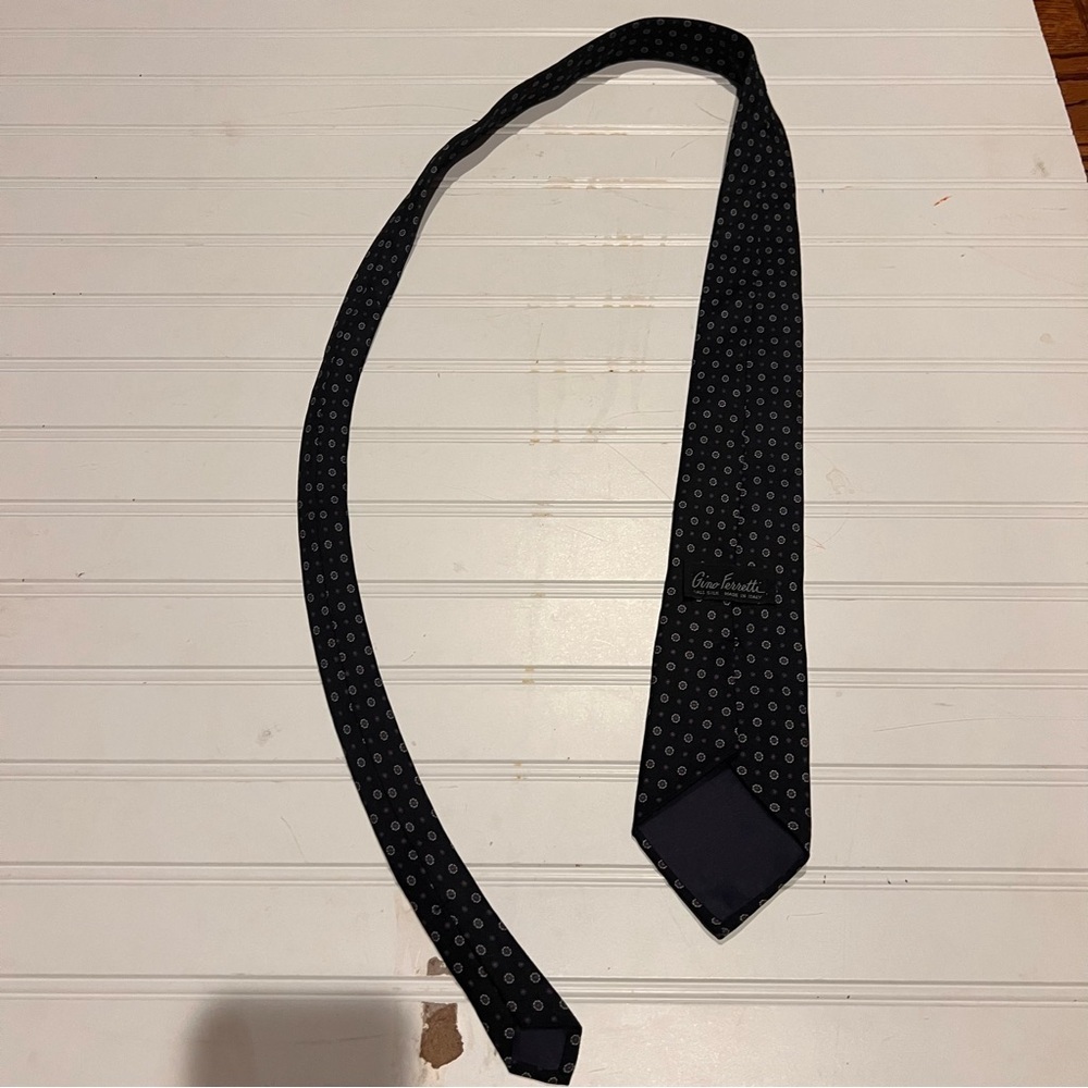 Gino Ferretti 100% Silk Tie Made in Italy Navy Medallion Foulard Necktie